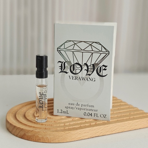 New Vera Wang, Love EDP Sample Spray 0.04 oz/1.2ml - Picture 1 of 2